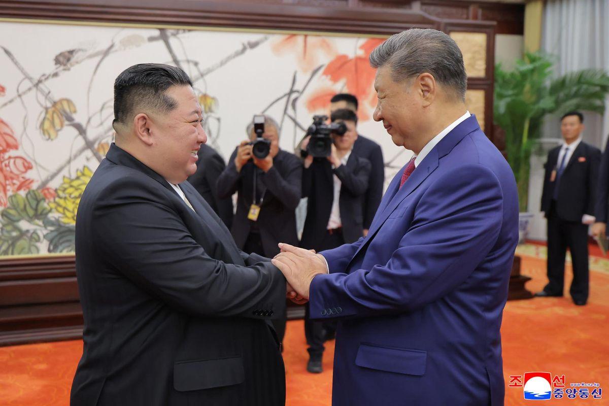 Kim-Jong-un-bertemu-Xi-Jinping-di-Beijing-OK.jpg
