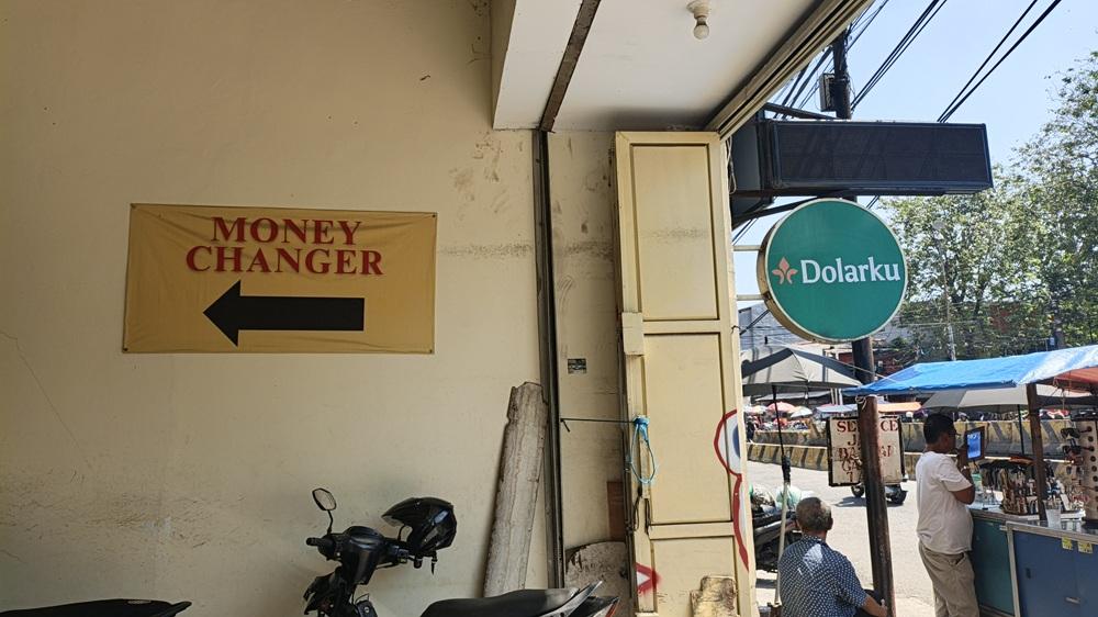Kios-penukaran-uang-asing-atau-money-changer-89.jpg