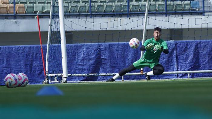 Kiper-Persib-Bandung-Fitrah-Maulana.jpg