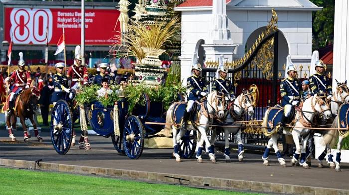 Kirab-Budaya-di-Monas-HUT-RI.jpg
