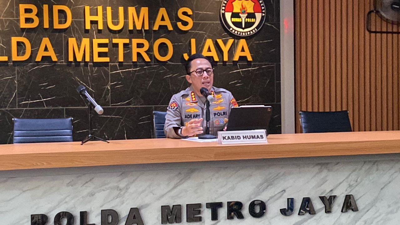 Kombes-Ade-Ary-Syam-Indradi-Kabid-Humas-Polda-Metro-Jaya-memberi-keterangan-pers.jpg