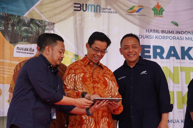 Komisaris-Utama-PTPN-III-Persero-Zulkifli-Zaini-bersama.jpg