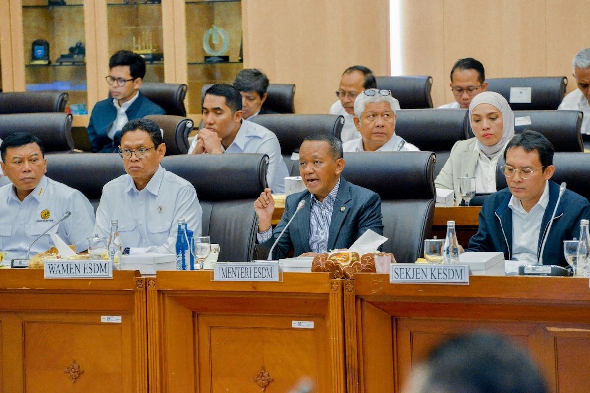 Kinerja ESDM 2025 Tuai Pujian DPR, Lifting Migas hingga Listrik Desa Lampaui Target