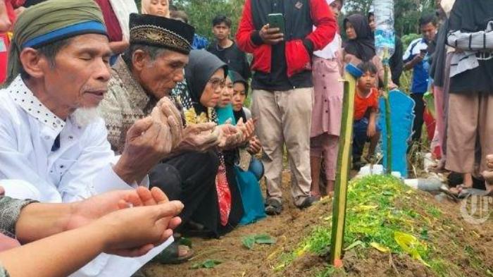 Kondisi Kuburan Nia Gadis Penjual Gorengan, Didatangi Peziarah dari Malaysia hingga Singapura