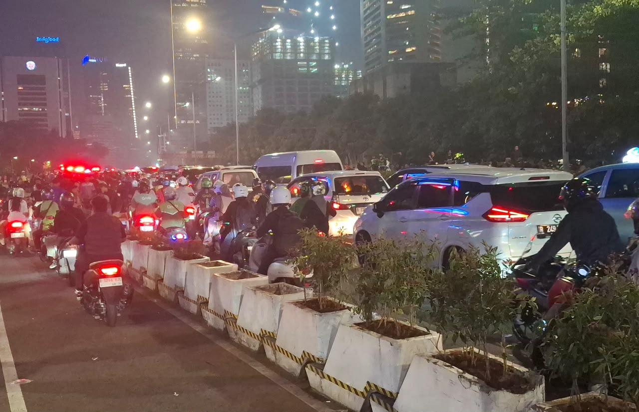 Kondisi-jalan-Sudirman-Thamrin-mulai-kembali-normal-setelah-adanya-demo-mahasiswa-Jumat-1262026.jpg