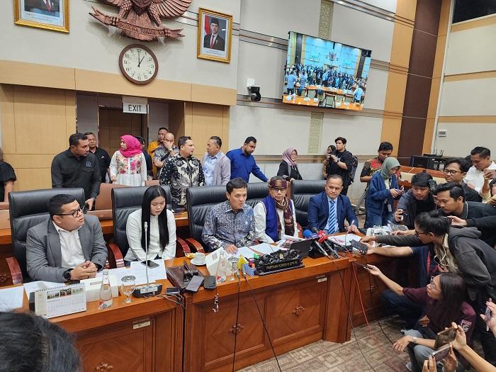 Konferensi-pers-Komisi-III-DPR-RI-terkait-RDPU-dengan.jpg