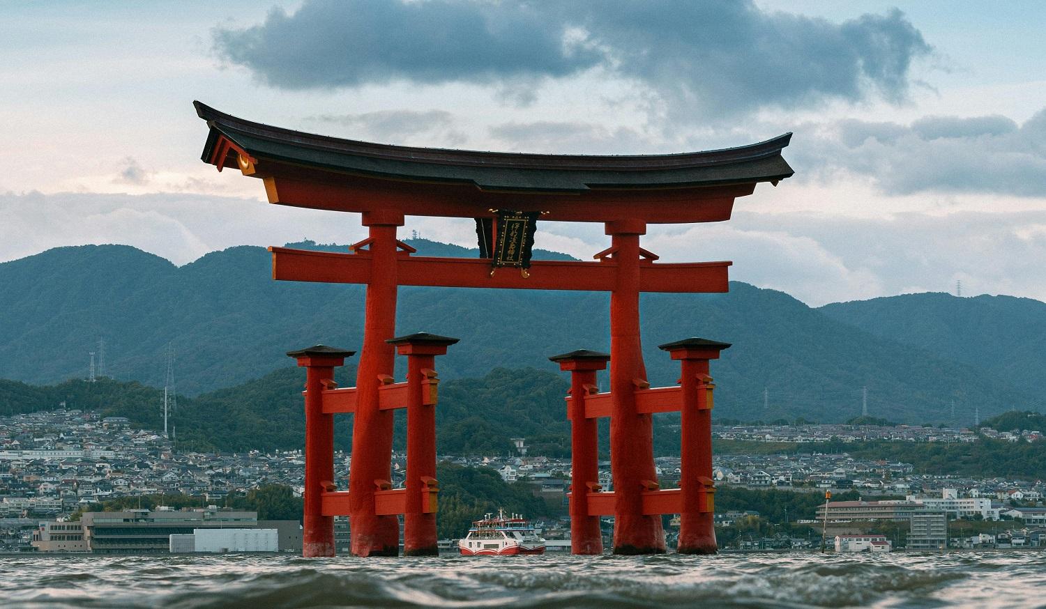 Kuil-Itsukushima-di-Jepang-1.jpg
