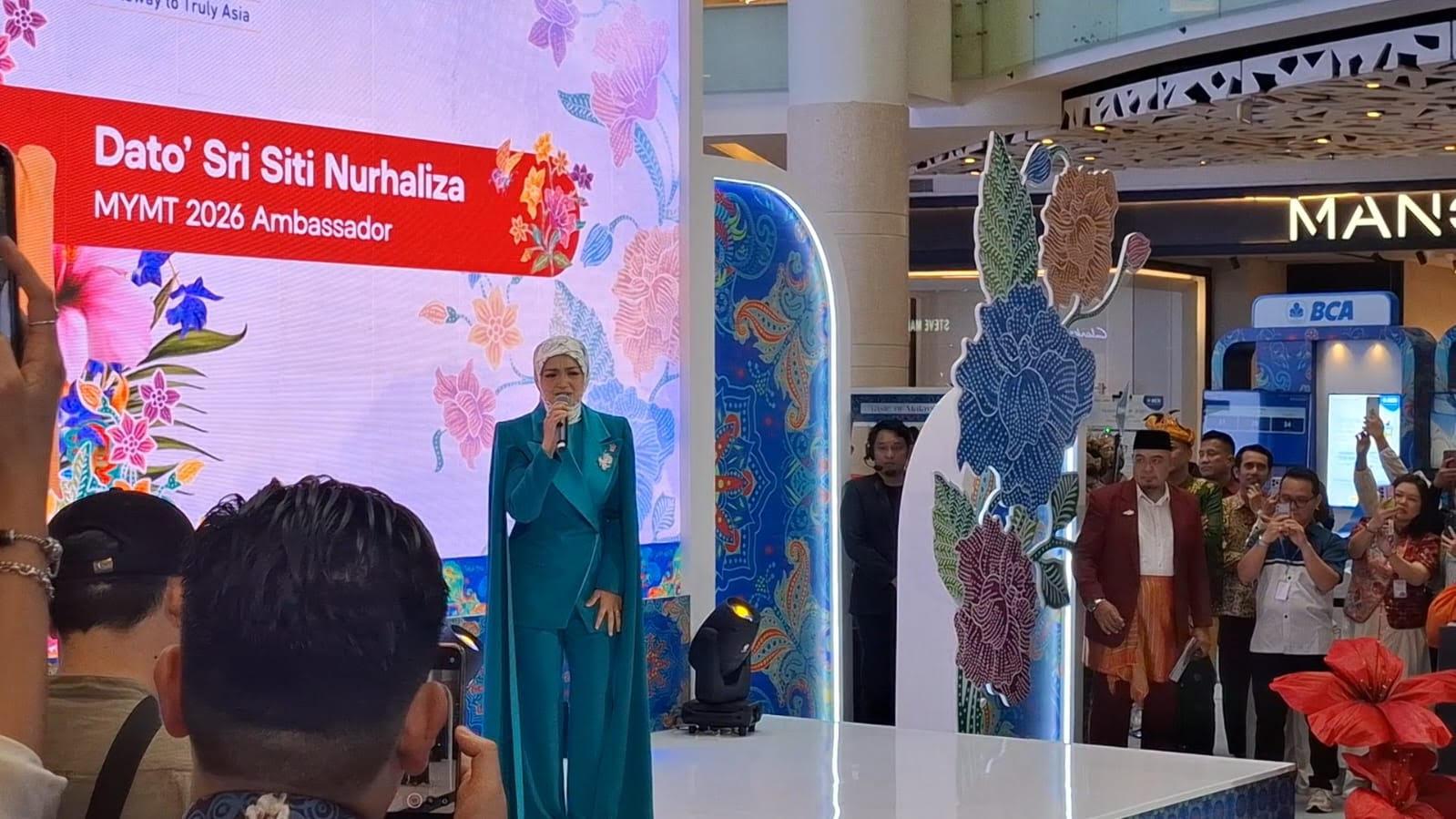LAGU-HITS-Dato-Sri-Siti-Nurhaliza-membawakan-lagu-lagu-hits-nya.jpg