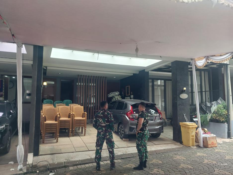 LEDAKAN-AMUNISI-Suasana-rumah-duka-Kolonel-Cpl-Antonius-Hermawan-korban.jpg