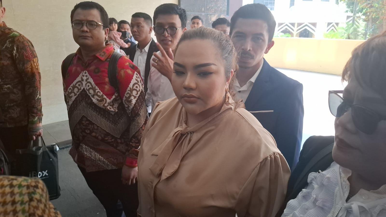 Lisa Mariana Borong Bakpao Segerobak Rp2 Juta untuk Pendemo, Alasan Turun ke Jalan: Dendam Pribadi