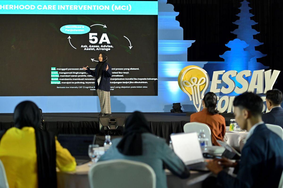 Angkat Isu Baby Blues, Mahasiswi Universitas Tanjungpura Raih Juara Nasional Essay Contest