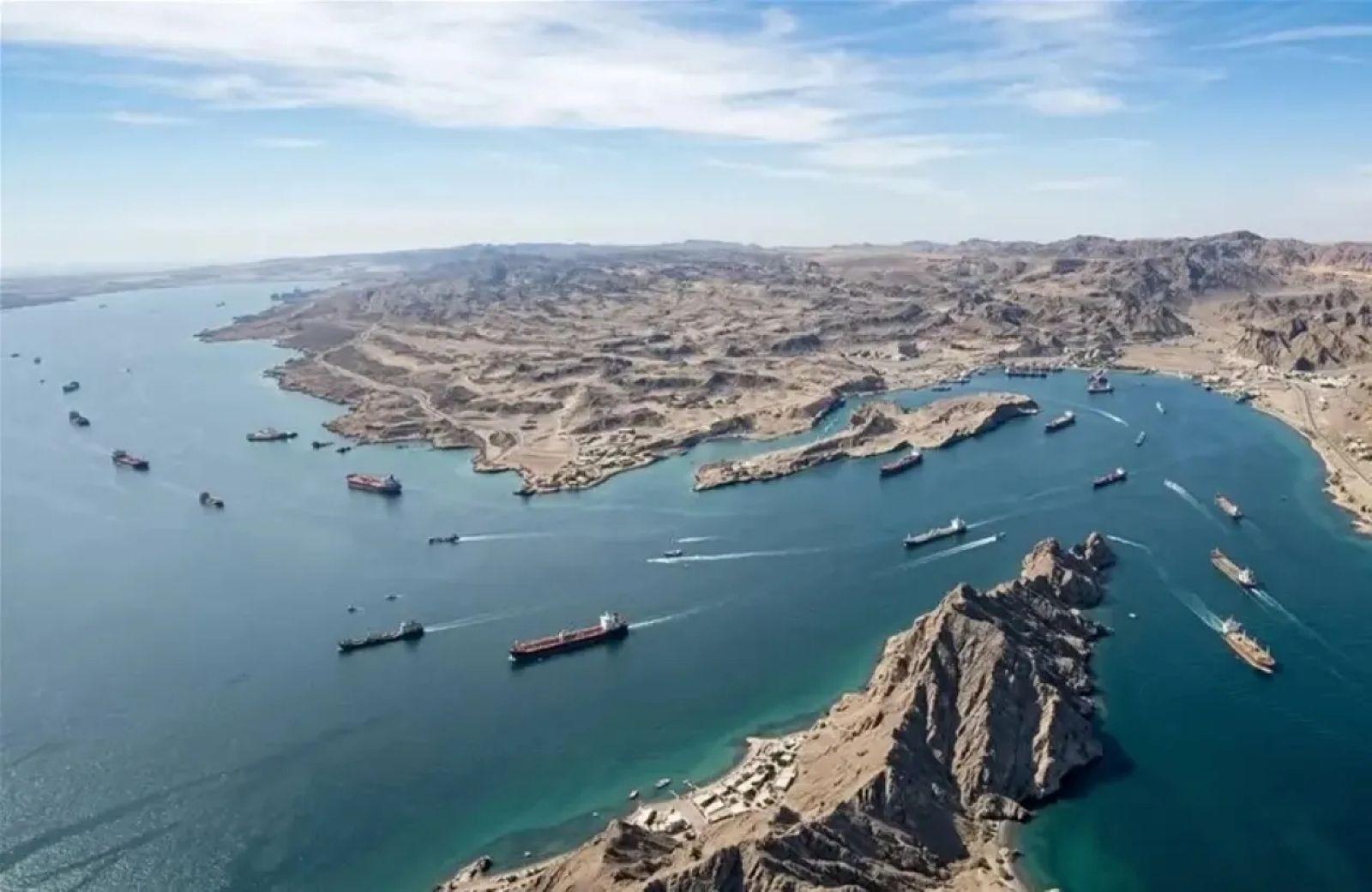 BLOKADE SELAT HORMUZ - Lalulintas kapal di Selat Hormuz sebelum blokade militer oleh Iran dampak serangan Amerika Serikat dan Israel ke Teheran. Selat ini menjadi jalur vital bagi lalulintas kapal pengangkut minyak dari produsen-produsen minyak dunia yang berada di kawasan Timur Tengah.