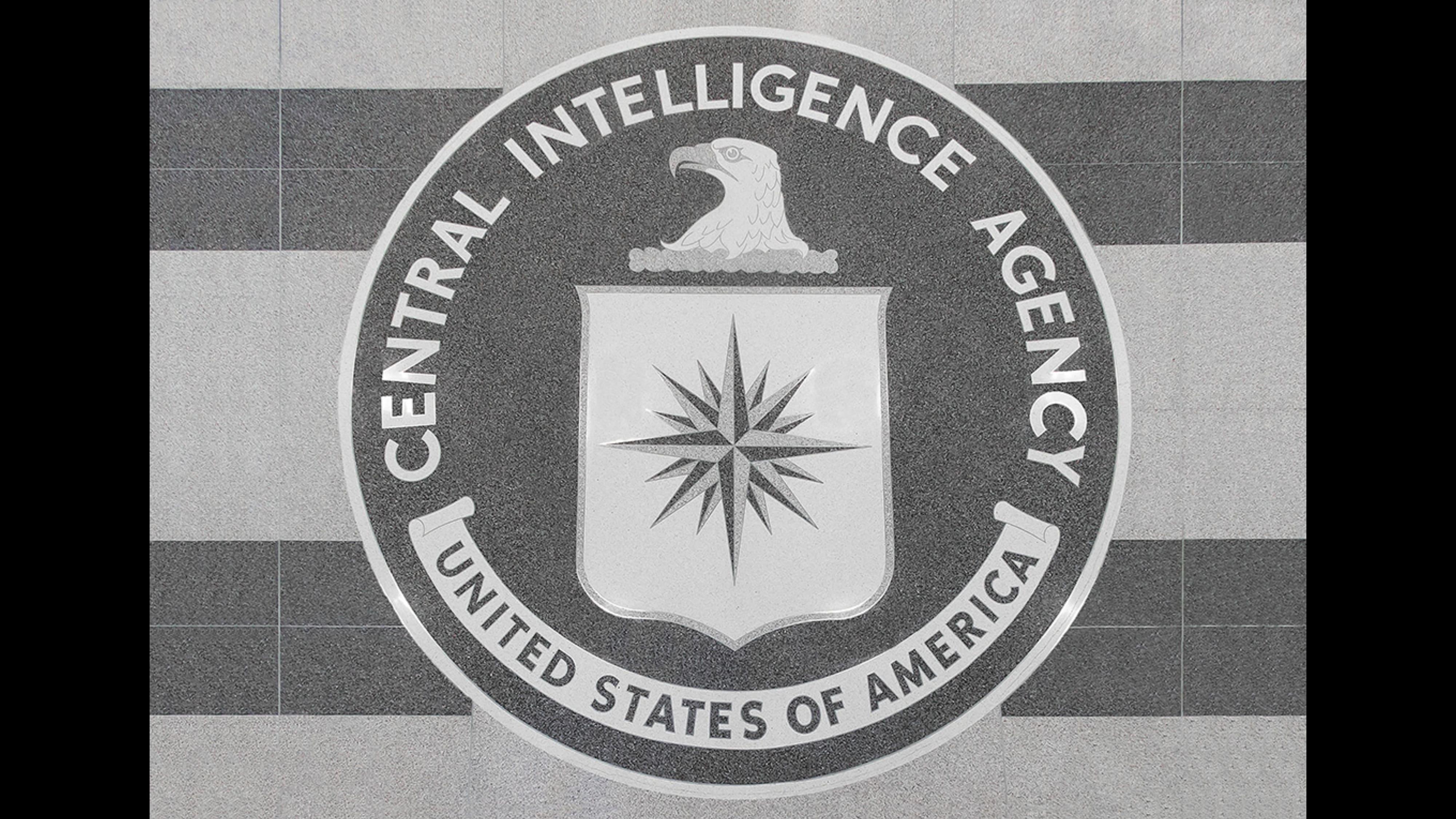 Lambang-CIA-yang-berada-di-lantai-lobi-uta-LOGO-CIA.jpg