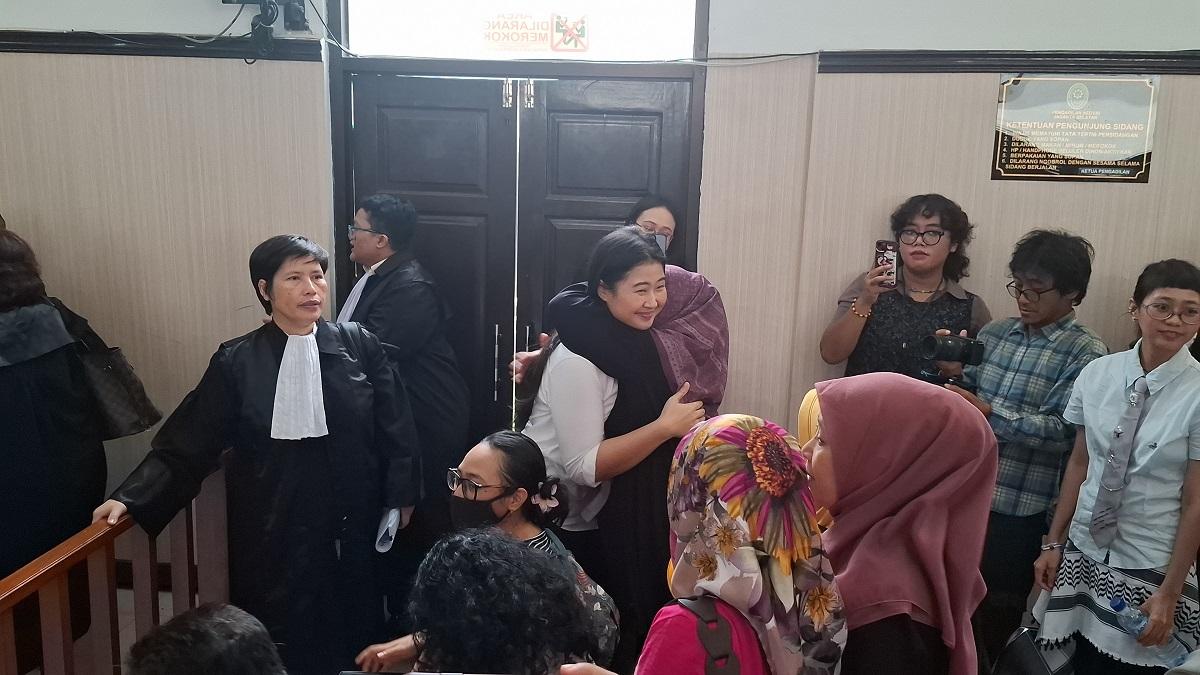 Laras Faizati Dituntut 1 Tahun Bui, Teriakan 'Hidup Perempuan yang Melawan' Bergema di Ruang Sidang