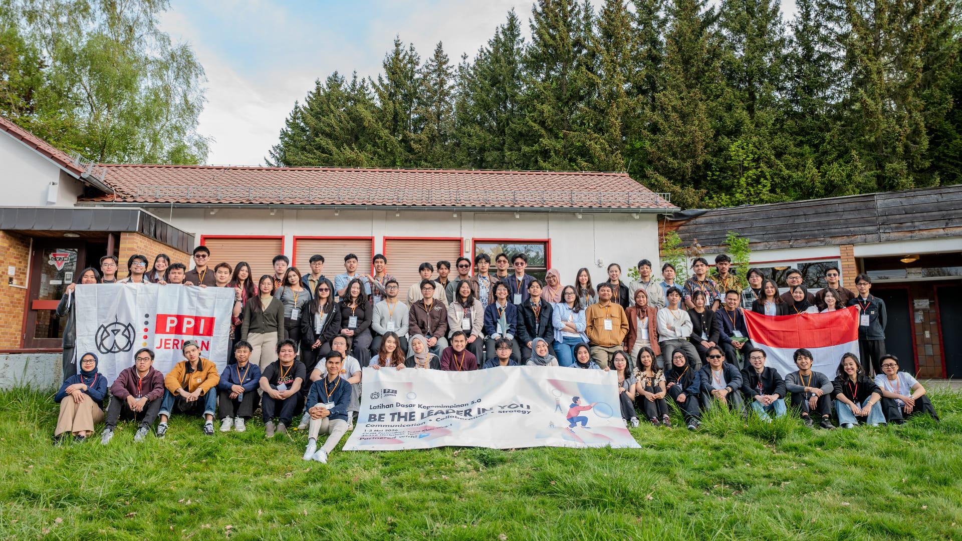 PPI JERMAN - Latihan Dasar Kepemimpinan (LDK) PPI Jerman ke-5 yang digelar pada 1–3 Mei 2026 di CVJM Feriendorf, Herbstein, Hessen. Kegiatan ini diikuti 90 peserta dari 19 cabang PPI di seluruh Jerman serta menghadirkan berbagai materi pengembangan kepemimpinan dan interpersonal. (PPI Jerman)