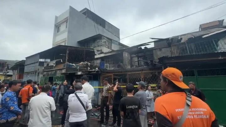 Ledakan Mobil Listrik Picu Kebakaran di Penjaringan, 5 Orang Tewas dalam Kondisi Berangkulan