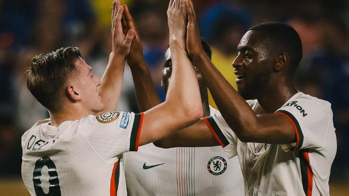 Liam-Delap-merayakan-gol-bersama-rekan-setimnya-di-Chelsea.jpg