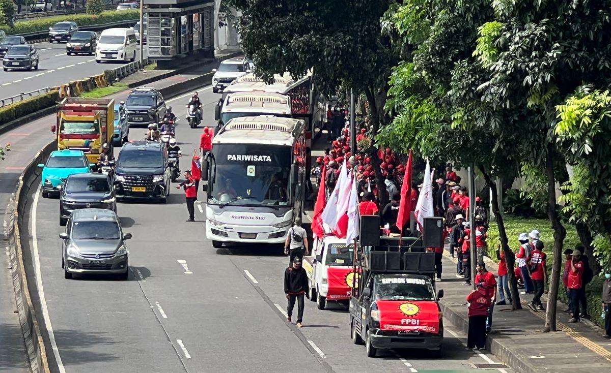 MASSA-BURUH-YANG-DEMO-MAY-DAY-2026-DI-DPR-BERDATANGAN.jpg