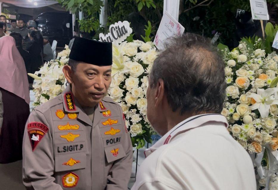 Malam-malam Kapolri Melayat ke Rumah Duka Meriyati Hoegeng, Teringat Pesannya: Jaga Polri