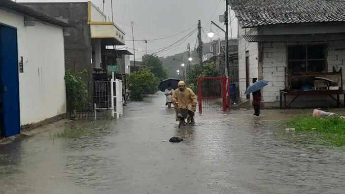 MULAI-SURUT-Badan-Penanggulangan-Bencana-Daerah-BPBD-Kota-Bekasi.jpg