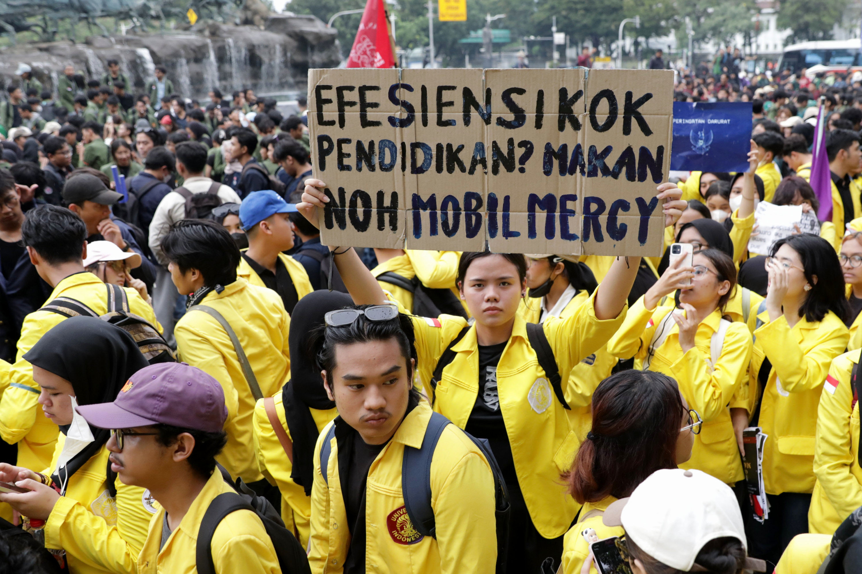 Mahasiswa-Gelar-Aksi-Indonesia-Gelap_20250217_194352.jpg