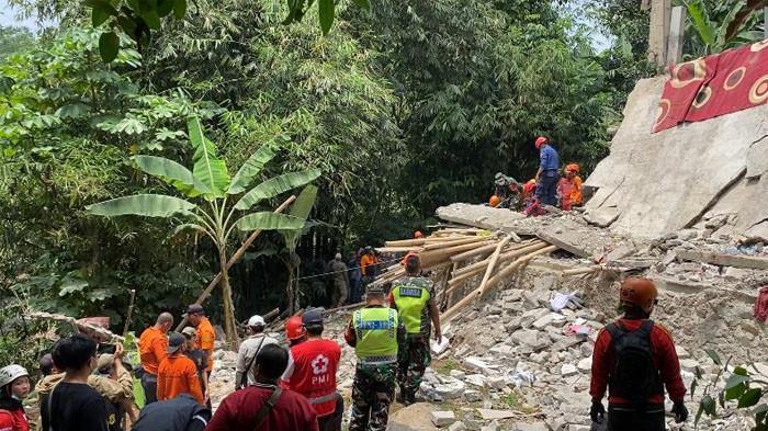 Bangunan Majelis Taklim di Bogor yang Ambruk Baru Sebulan Selesai Dibangun, Tiang Penyangga Hancur