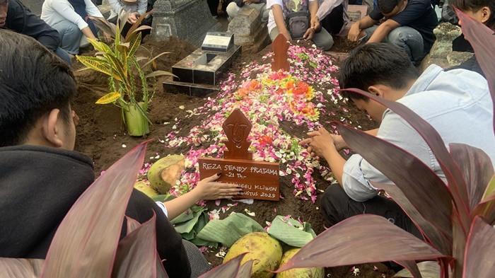 Air Mata Nyaris Tumpah, Ayah Mahasiswa Amikom Yogya Tau Anaknya Wafat dari Foto KTP