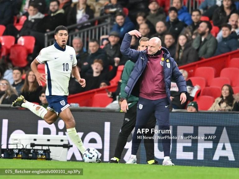 Manajer-Sementara-Lee-Carsley-Manajer-Sementara-Inggris-meneriakkan-instruksi.jpg
