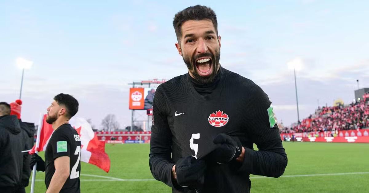 TERSENYUM - Bek timnas Kanada, Steven Vitoria tersenyum saat merayakan keberhasilan timnya.