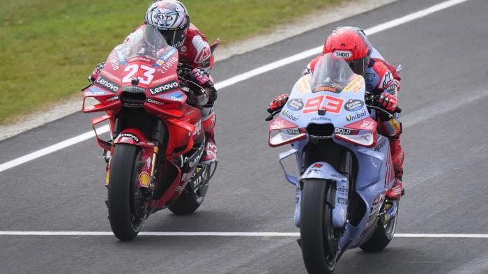Marquez-dan-Bastianini-Sprint-Race-MotoGP-Australia-2024.jpg