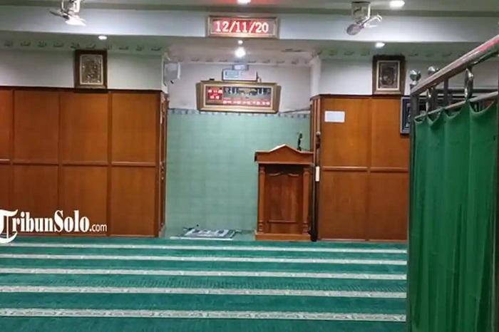 Masjid-di-dekat-kawasan-kampus-UNS-Solo.jpg