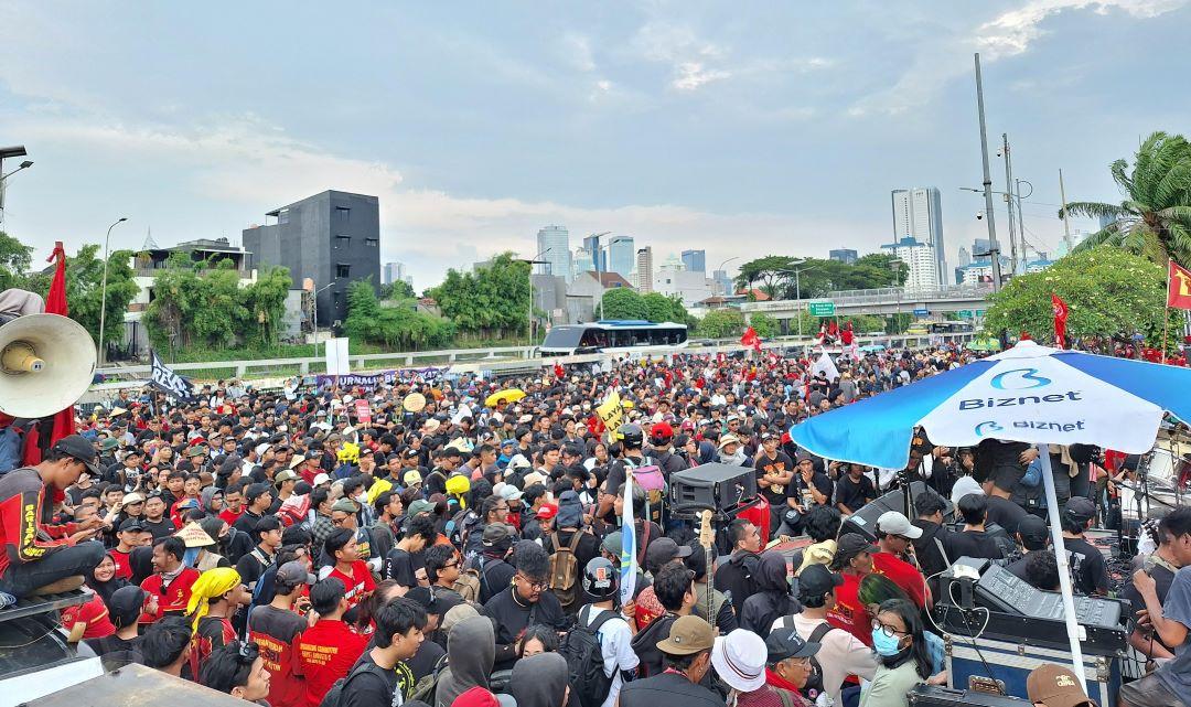 Massa-buruh-Gebrak-aksi-Hari-Buruh-Internasional-May-Day-di-depan-Gedung-DPR.jpg