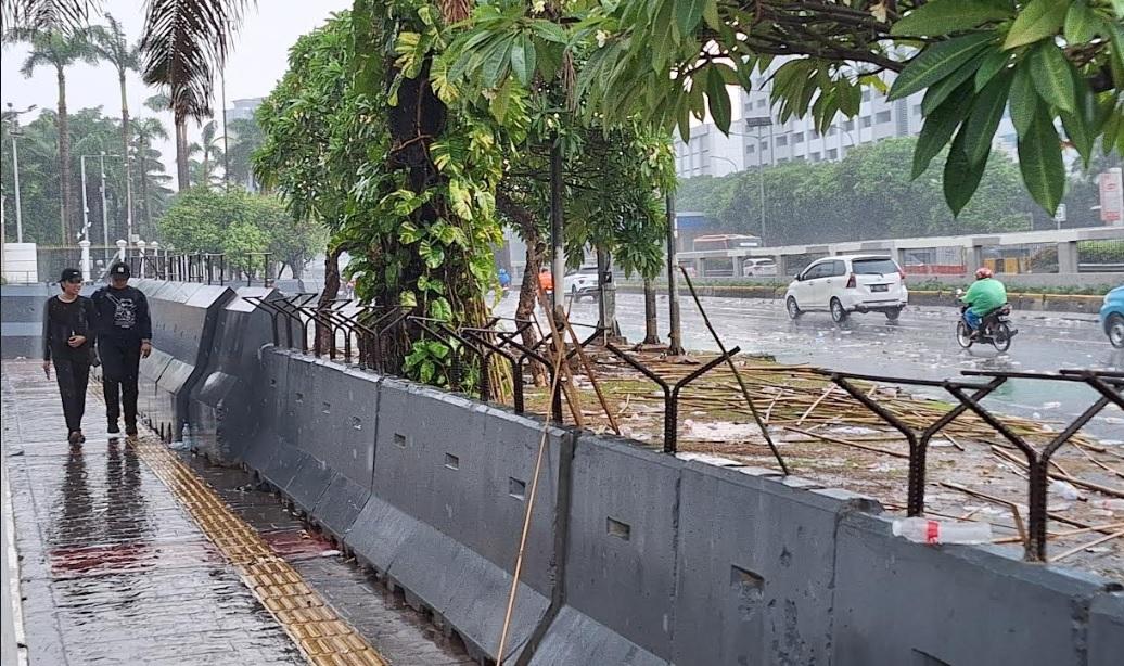 Massa-yang-menggelar-akVV.jpg