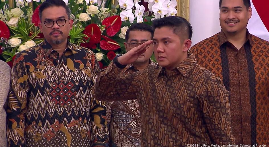 Mayor-Inf-Teddy-Indra-Wijaya-Mayor-Teddy-memberi-hormat-ke-Presiden-Prabowo-Subianto.jpg