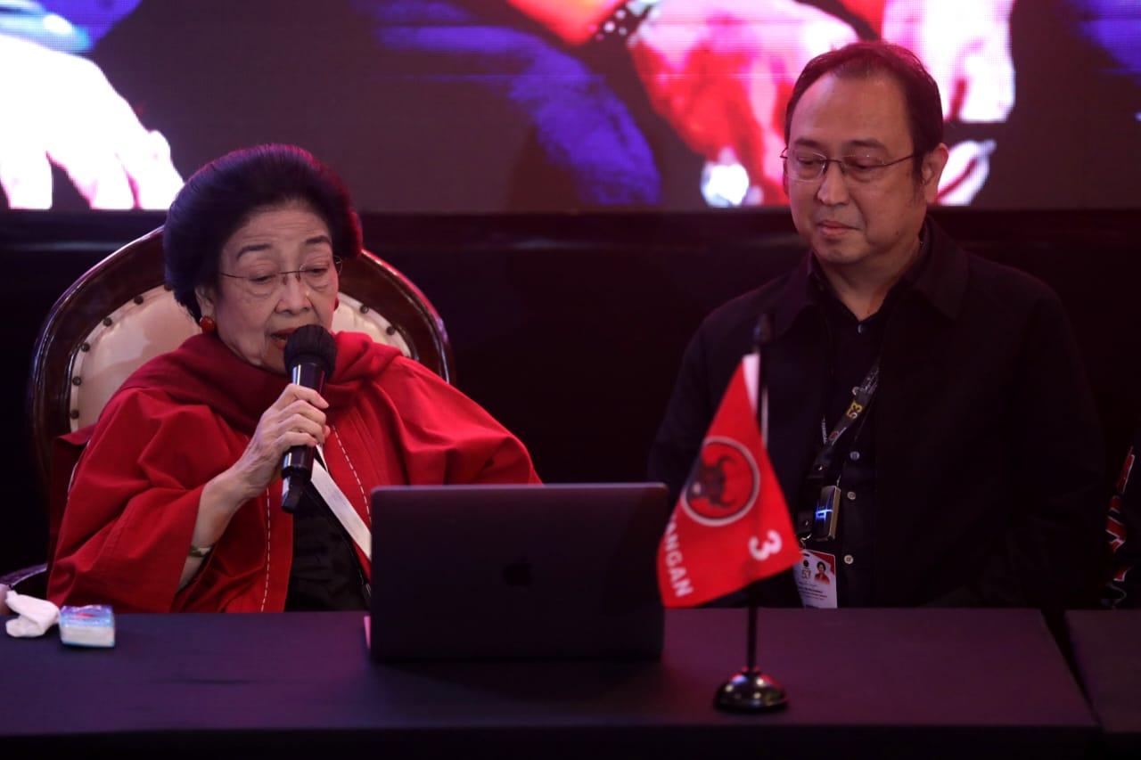 Megawati-Soekarnoputri-didampingi-Prananda-Prabowo-berpidato-Rakernas-I-PDIP-2026-Ancol.jpg