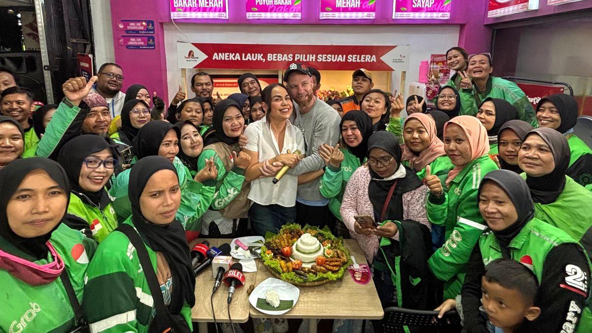 Bercanda di Perayaan Ulang Tahunnya ke-45, Melaney Ricardo: Hari Ini Saya Ulang Tahun ke-25