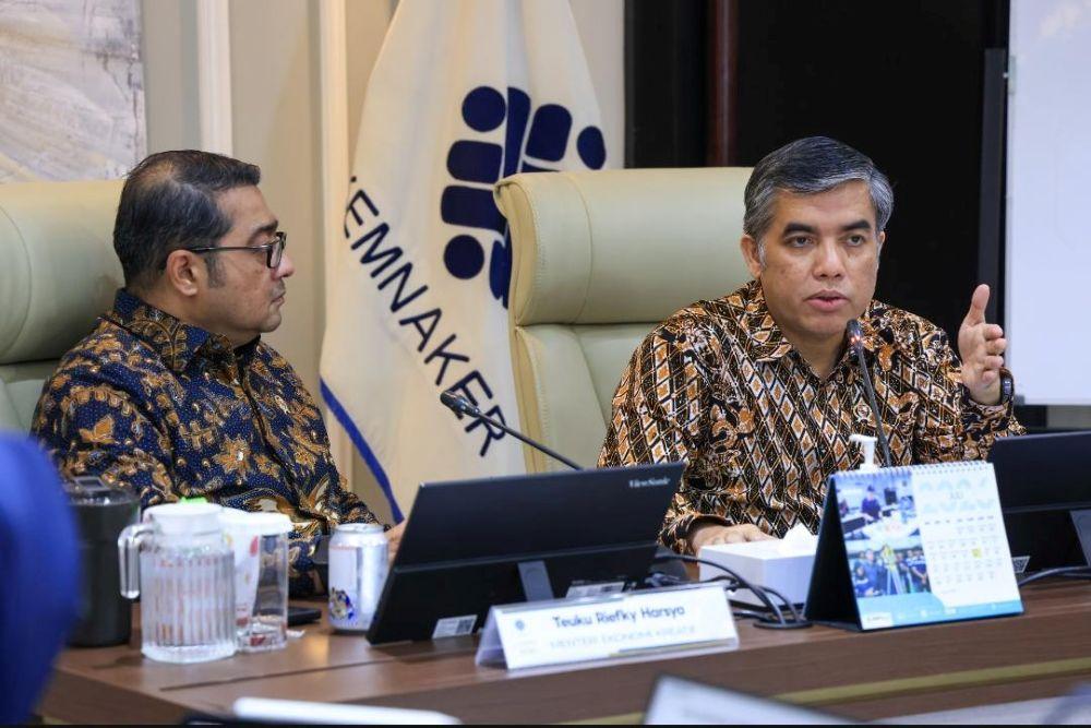 Menaker-Yassierli-dan-Menekraf-Teuku-Riefky.jpg