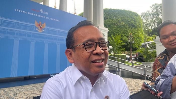 Menko-Pembangunan-Manusia-dan-Kebudayaan-PMK-Pratikno-banjir.jpg