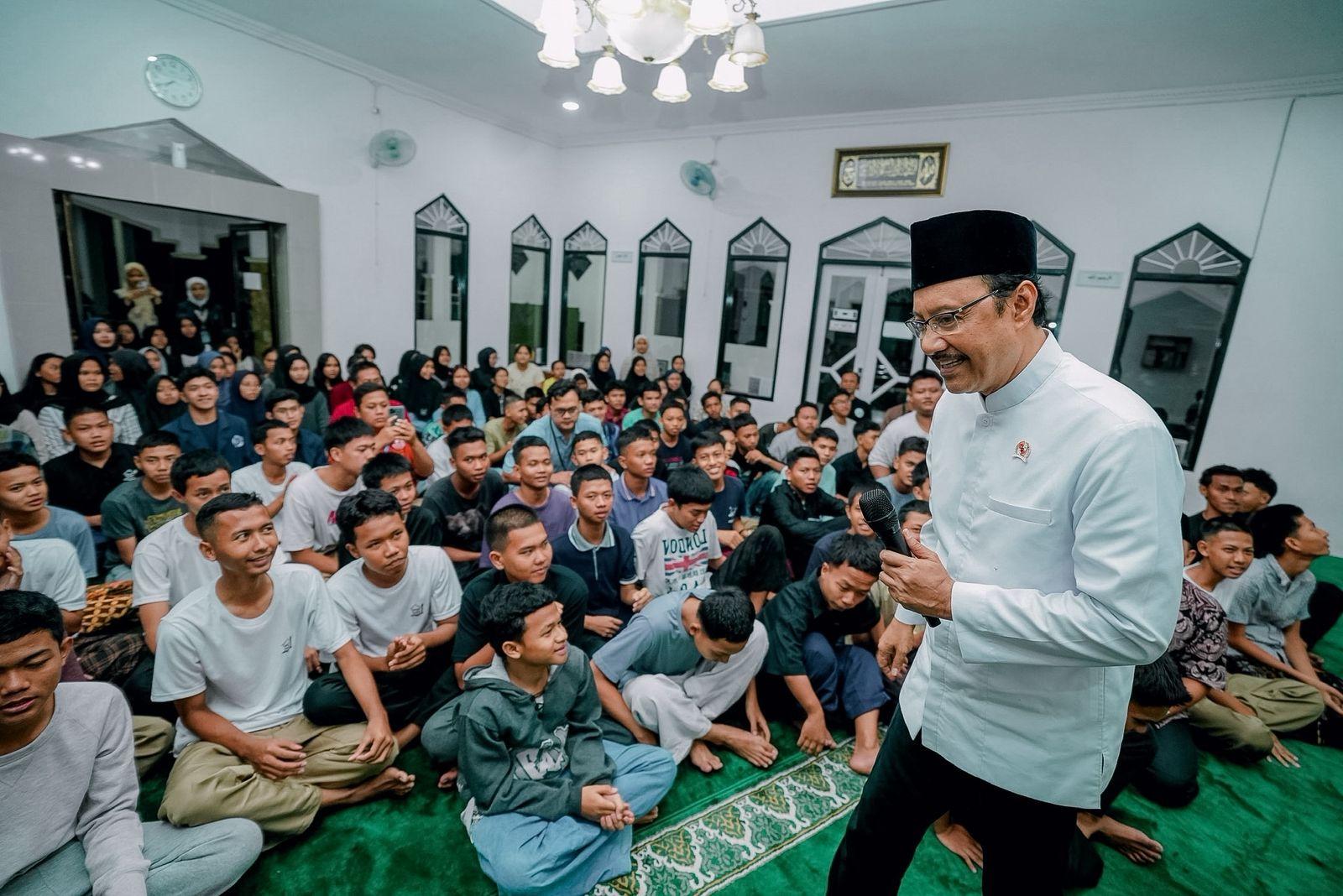 Mensos Gus Ipul Apresiasi Prestasi Siswa Sekolah Rakyat di Surakarta