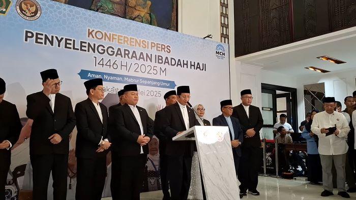 Menteri-Agama-Nasaruddin-Umar-bersama-jajaran-Amirul-Hajj-321.jpg