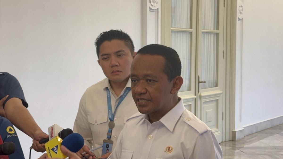 Menteri-ESDM-Bahlil-Lahadalia-dan-Sekretaris-Kabinet-Teddy-Indra-Wijaya-2102.jpg