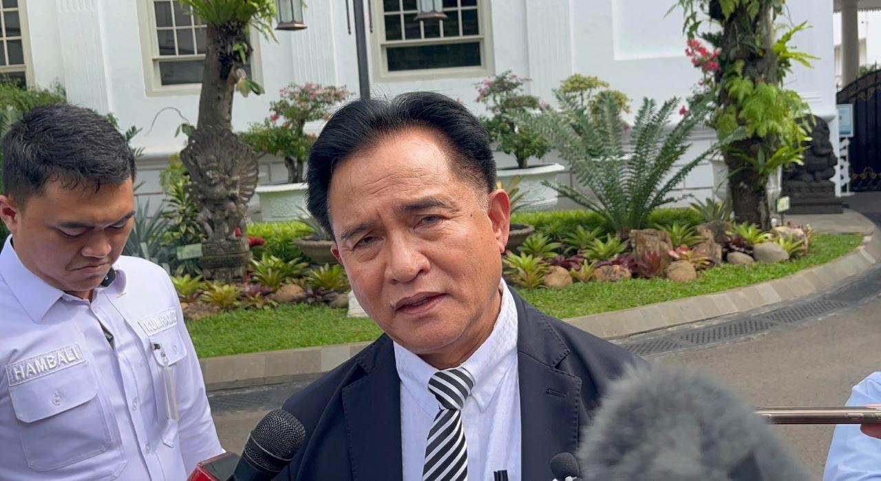 Menteri-Koordinator-bidang-Hukum-HAM-Imigrasi-Yusril-Ihza-Mahendra-di-istana-Kepresidenan.jpg