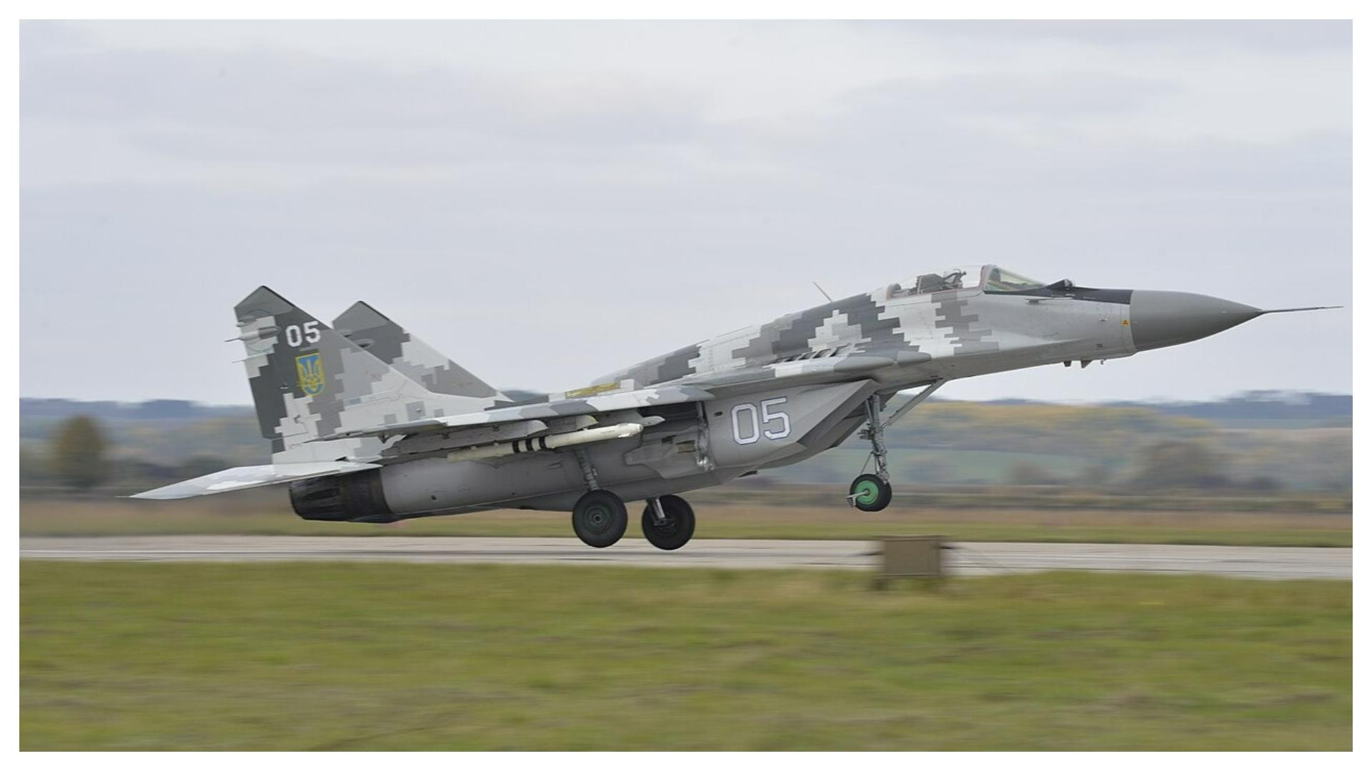 JET TEMPUR RUSIA - Foto yang dirilis oleh Garda Nasional Udara AS memperlihatkan MiG-29 Fulcrum lepas landas dari Pangkalan Udara Starokostiantyniv, Ukraina, 9 Oktober sebagai bagian dari latihan Clear Sky 2018. Inilah 10 jet tempur unggulan buatan Rusia, salah satunya MiG-29 yang baru saja diterima Iran.