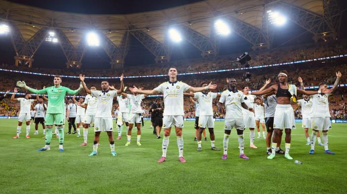 Momen-Cristiano-Ronaldo-tengah-bersama-pemain-Al-Nassr.jpg