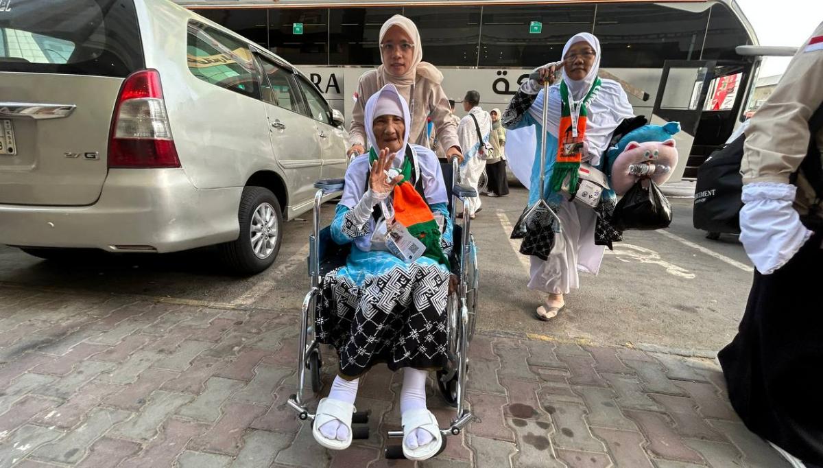 Momen-Mbah-Marsiyah-Pertama-Kali-Lihat-Kabah-Sudah-Diharapkan-Sejak-Lama.jpg