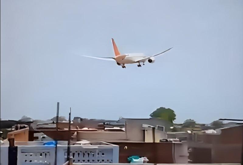 Momen-beberapa-saat-sebeluim-pesawat-Air-India-jatuh.jpg