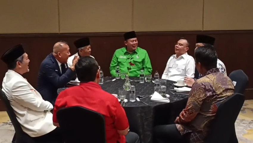 Momen Dasco, Ibas Hingga Saan Mustopa Ngobrol dan Tertawa Bareng di Meja Bundar Munas VI PKS