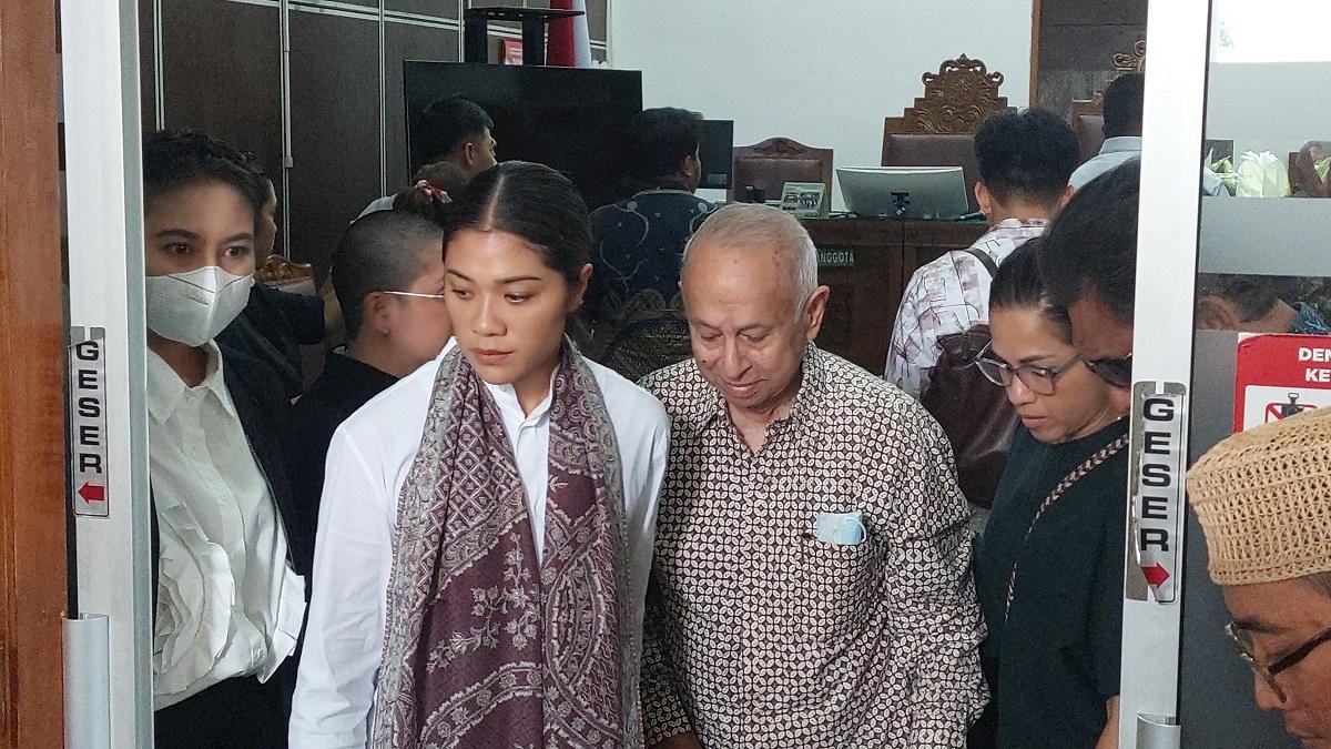 Istri Nadiem Makarim Datangi DPR, Minta Audiensi Terkait Kasus Chromebook