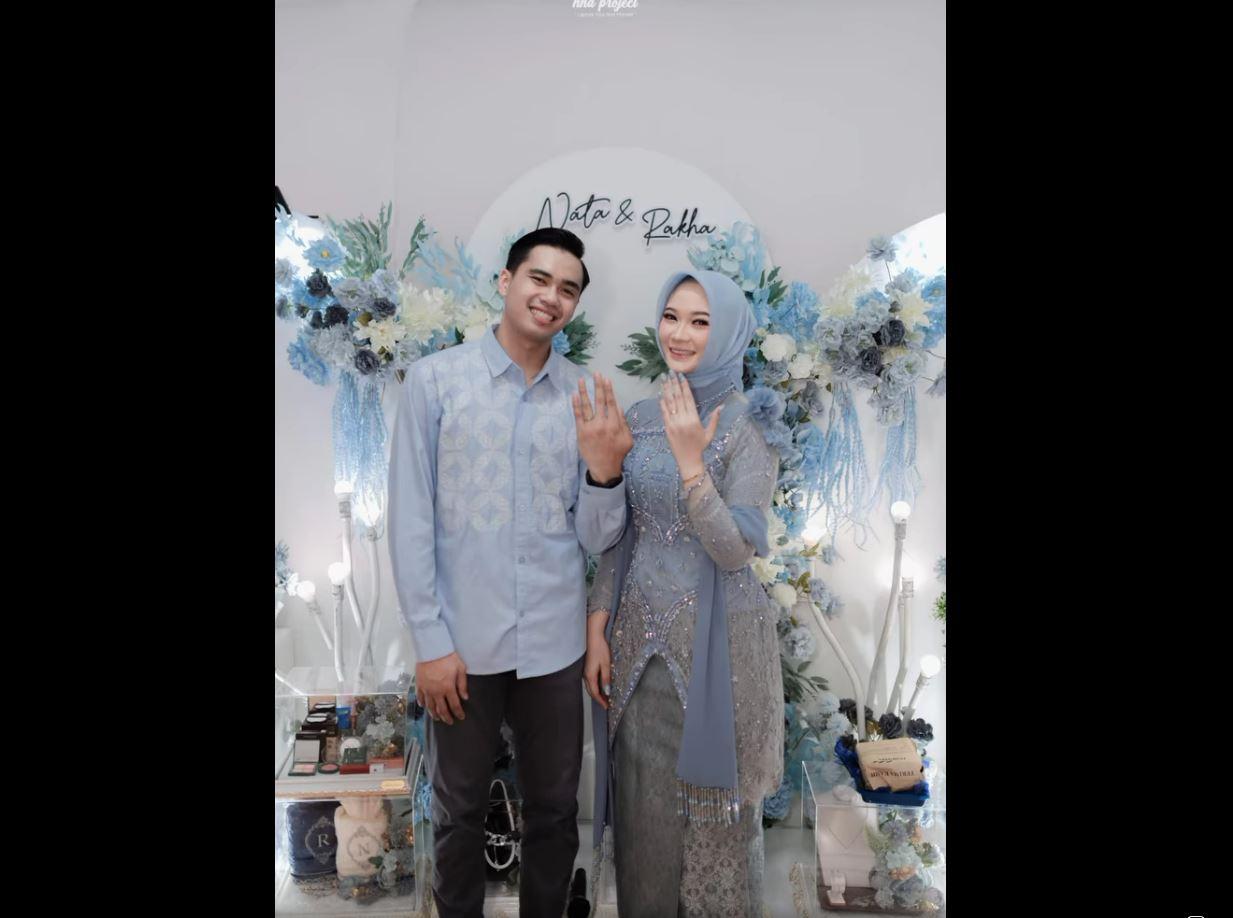 PERTUNANGAN - Momen pertunangan libero Timnas Voli Putra Indonesia, Fahreza Rakha Abhinaya dengan Defi Natalia.