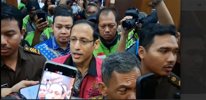 SIDANG CHROMEBOOK - Eks Menteri Pendidikan, Kebudayaan, Riset, dan Teknologi (Mendikbudristek), Nadiem Makarim mengungkapkan rasa terima kasihnya kepada majelis hakim atas dikabulkannya permohonan pengalihan status menjadi tahanan rumah. Nadiem usai sidang lanjutan kasus dugaan korupsi pengadaan Chromebook, di Pengadilan Tipikor Jakarta, Senin (11/5/2026).